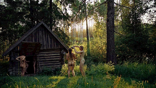 SMOKE SAUNA SISTERHOOD