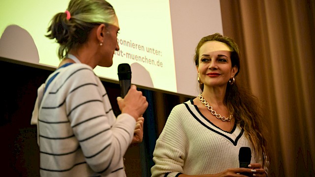 Jubiläum 40 Jahre Filmstadt München im Neuen Maxim | Aylin Romey (SinemaTürk Filmzentrum e.V./Türkische Filmtage München), Eylem Kaftan (Regisseurin BIR GÜN, 365 SAAT / A Day, 365 Hours) ©Ronny Heine