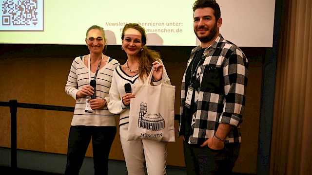 Jubiläum 40 Jahre Filmstadt München im Neuen Maxim | Aylin Romey (SinemaTürk Filmzentrum e.V./Türkische Filmtage München), Eylem Kaftan (Regisseurin BIR GÜN, 365 SAAT / A Day, 365 Hours), İnanç Kaytanlı (SinemaTürk Filmzentrum e.V./Türkische Filmtage München) ©Ronny Heine